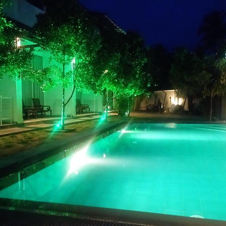 The Ritz Hikkaduwa Hotel Buitenkant foto