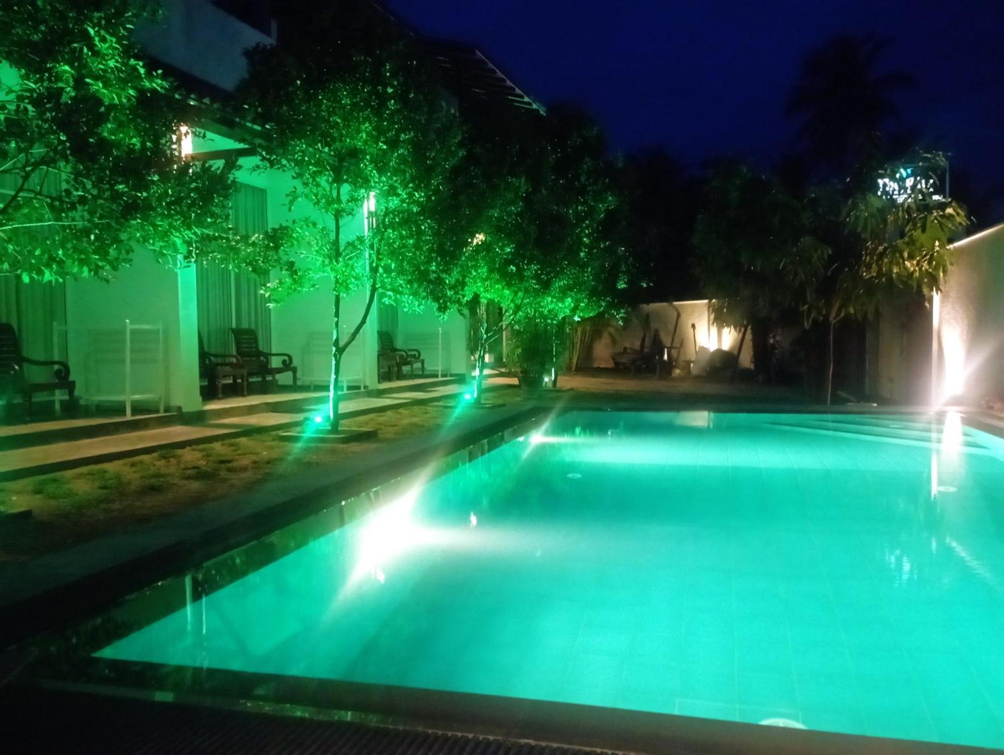 The Ritz Hikkaduwa Hotel Buitenkant foto